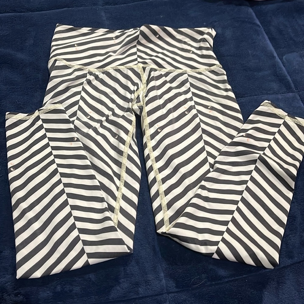 Teeki, size medium, recycled soft workout pant